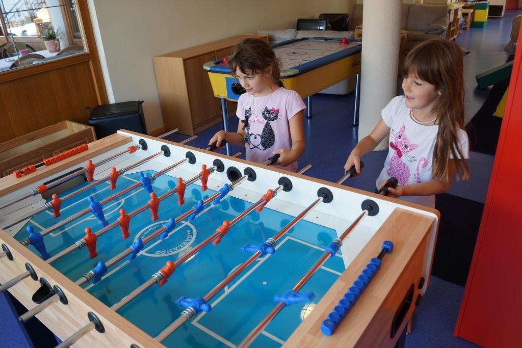 Familienhotel Adler Серфаус Экстерьер фото